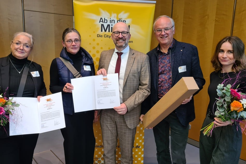 Christian Köhler (64, 2.v.r.) freute sich bei der Preisverleihung über einen unverhofften zweiten Platz.