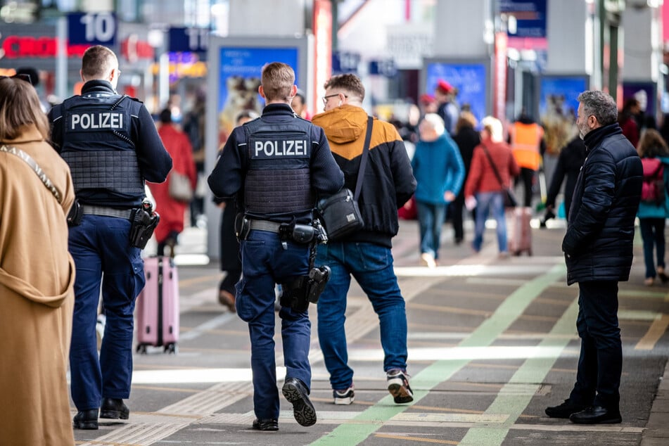 Polizeiaufgebot am Wochenende an Bahnhöfen: Das ist der Grund