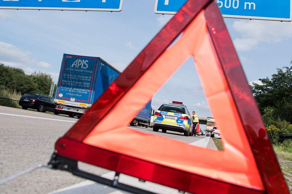 Auf der A61 knallte es am frühen Freitagmorgen. (Symbolbild)