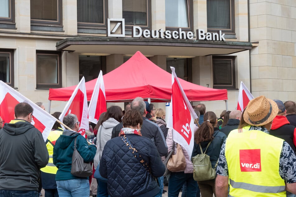 Am Montag und Dienstag hat ver.di Mitarbeitende der Commerzbank, der Deutschen Bank, von UniCredit und der Hamburger Sparkasse zum Streik aufgerufen. (Archivbild)