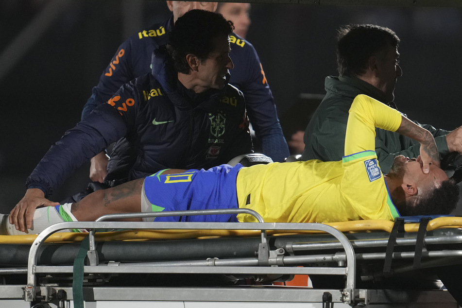 Neymar nutzte seine Verletzungspause zum Pokern. Dabei wählte er aber nicht immer den richtigen Zeitpunkt.