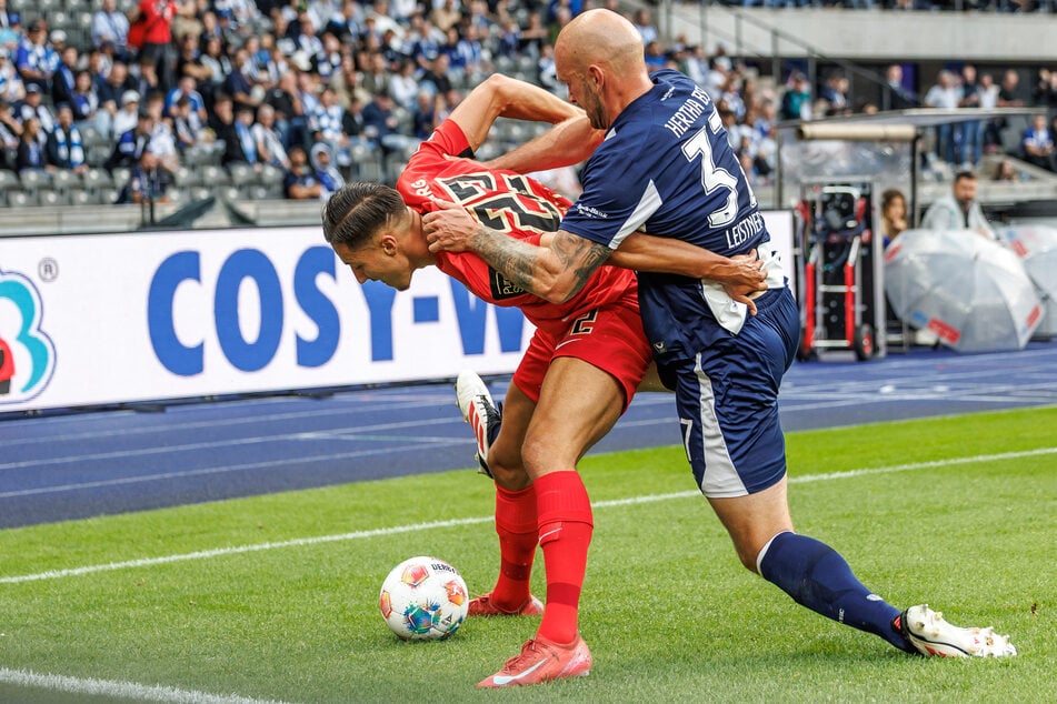 So kennt man Leistner: resolut und voller Körpereinsatz.