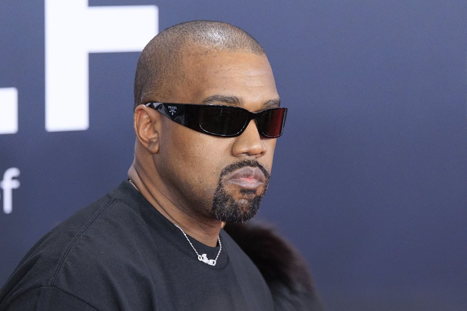 Kanye West (48, Foto) findet es nicht schlimm, dass Lewis Hamilton Zeit mit seinen Kindern und seiner Ex-Frau verbringt.