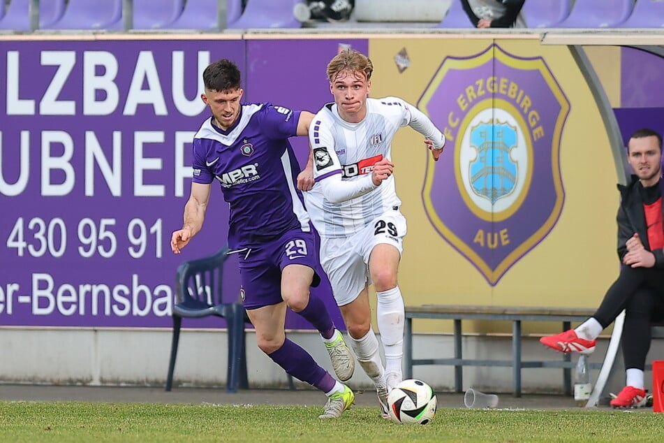 Linus Rosenlöcher (24, l.) will der FC Erzgebirge behalten. Die Zeichen deuten wohl auch darauf hin, dass er bleibt.