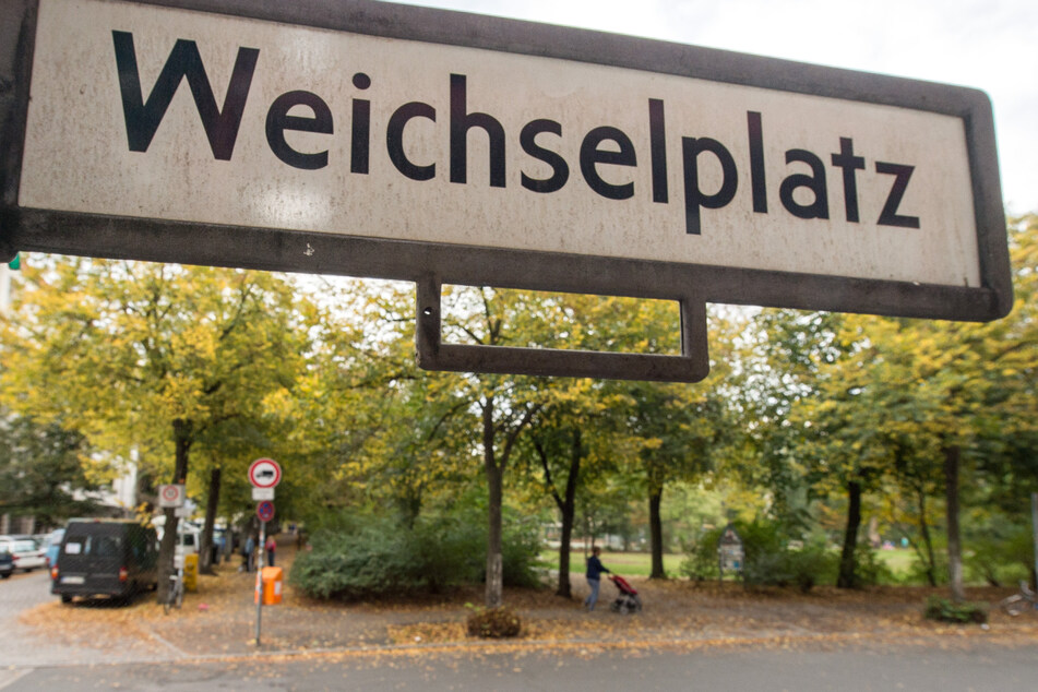 Berlin: Streit auf Neuköllner Kinderspielplatz eskaliert: Mann attackiert Eltern mit Fahrrad