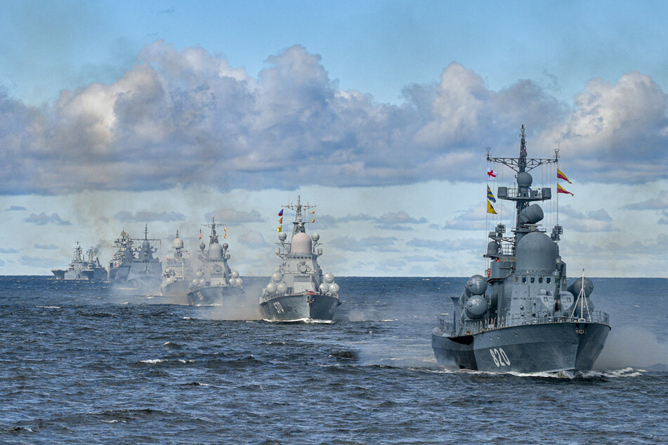 Britische Militärexperten erklären, dass Russland Teile seiner Schwarzmeer-Flotte aus Angst vor möglichen ukrainischen Angriffen verlegt haben könnte.