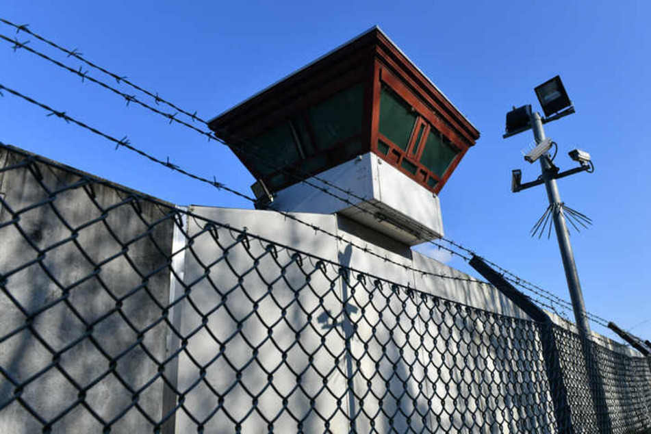 Der 28-Jährige war am 27. August nicht in die Justizvollzugsanstalt Tegel zurückgekehrt und wird seitdem gesucht. (Archivbild)