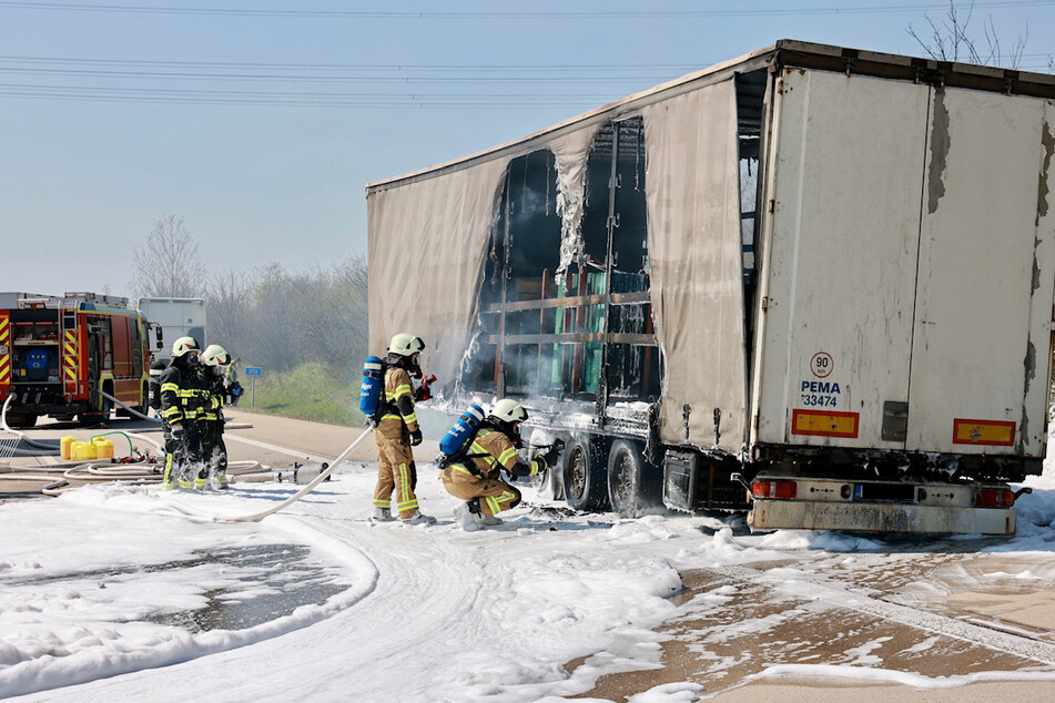 Die Feuerwehren aus Pirna, Graupa, Dohna und Meusegast löschten die Flammen.