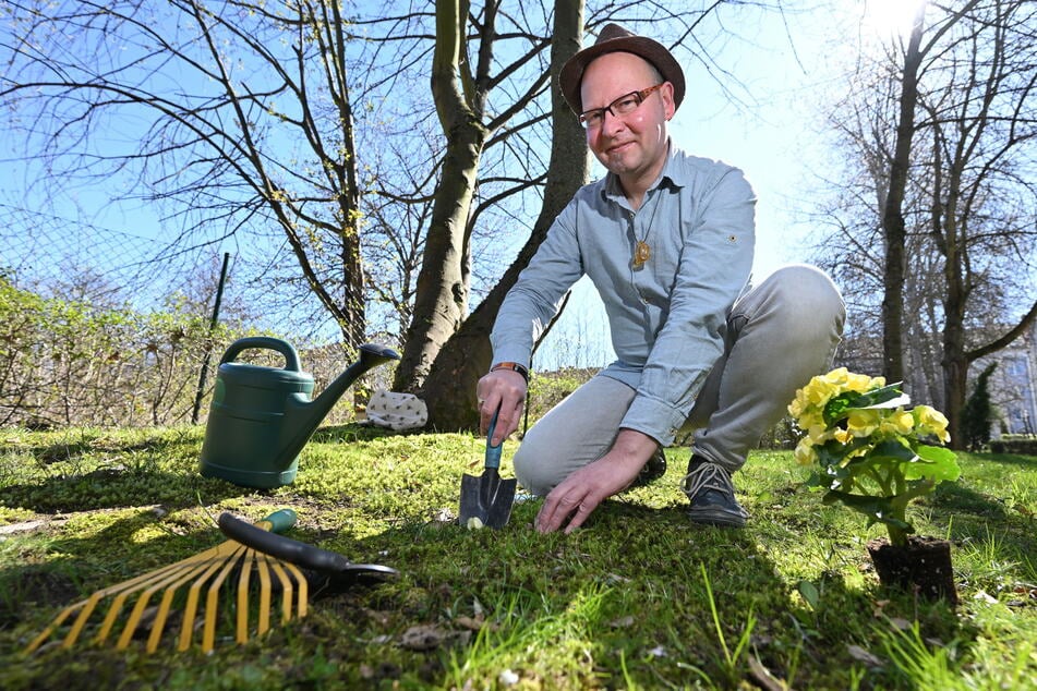 Stadtrat Andreas Wolf-Kather (48, Vosi) findet es "gut, wenn auch Senioren sich gärtnerisch betätigen".