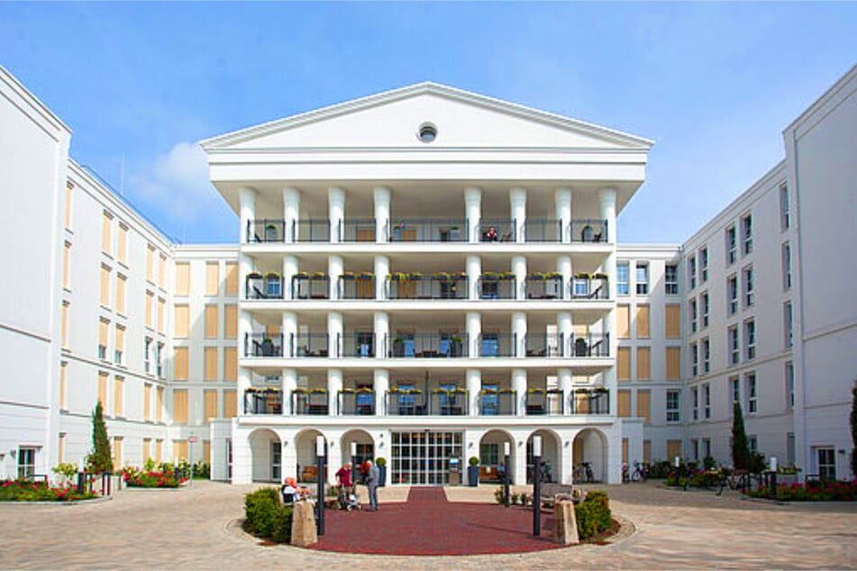 Die imposante Anlage des Seniorenwohnparks ist ein echter Blickfang für die Stadt Pinneberg.