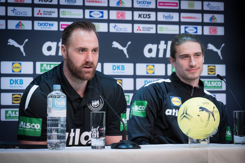 Andreas Wolff (l.) ist wohl der einzige DHB-Spieler, der mit seiner Leistung gegen Norwegen restlos zufrieden sein kann. Besonders Juri Knorr (r.) ging mit sich selbst hart ins Gericht.