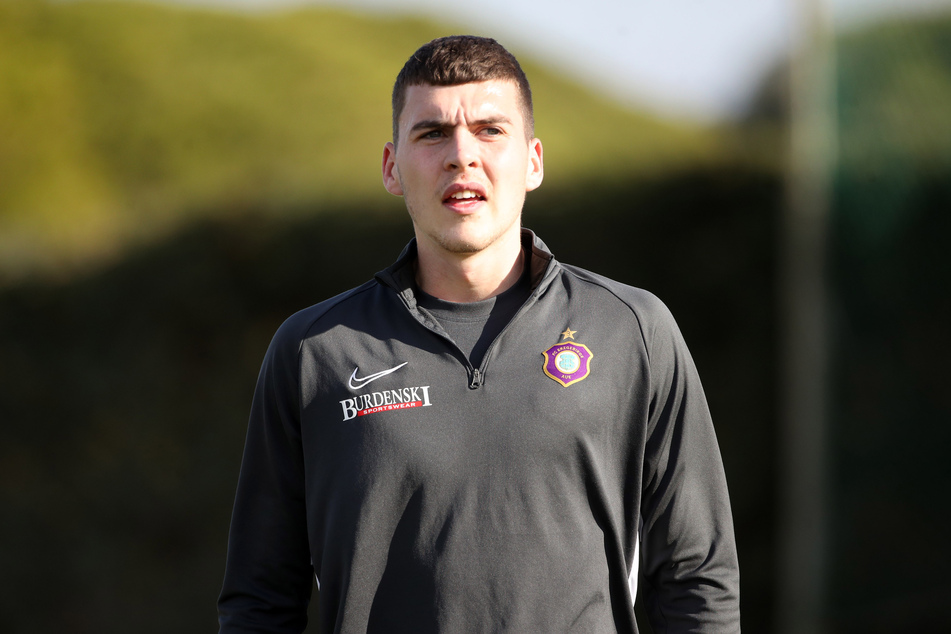 Aue-Verteidiger Jacob Rasmussen wechselt zum niederländischen Fußballverein Vitesse Arnheim.