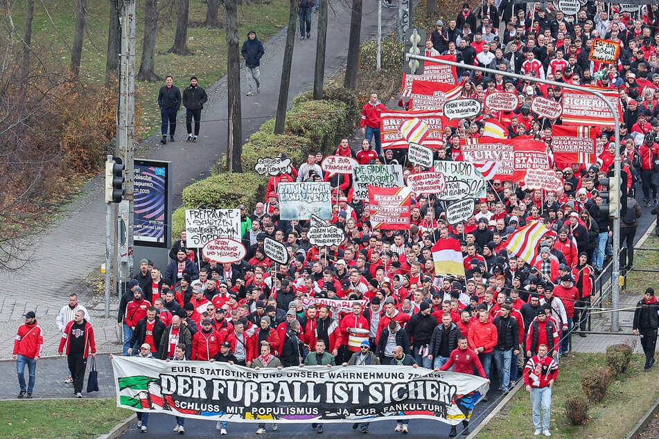Nach XXL-Demo in Leipzig: Fanszenen setzen Protest gegen Politik-Pläne fort