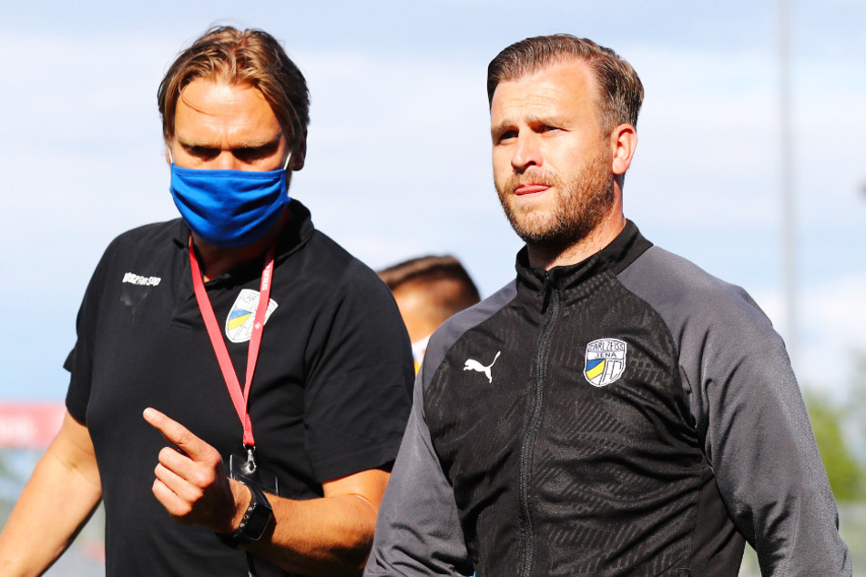 Interimstrainer Kenny Verhoene (l.) und Teamchef Rene Klingbeil müssen nach dem feststehenden Abstieg nun den Neuaufbau vorantreiben. (Archivbild)