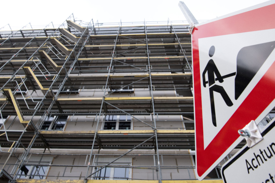 Die Polizei nahm die 13 Arbeiter auf einer Baustelle fest. (Symbolbild)