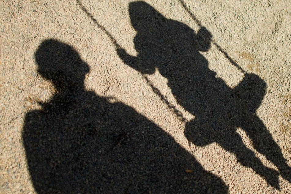 Der Senior soll sich laut Medienberichten an mindestens vier Kindern vergriffen haben. (Symbolfoto)