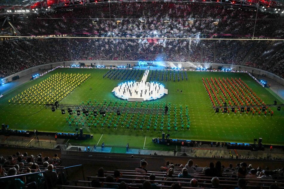Nach der einsetzenden Dunkelheit wurde die Show noch spektakulärer.