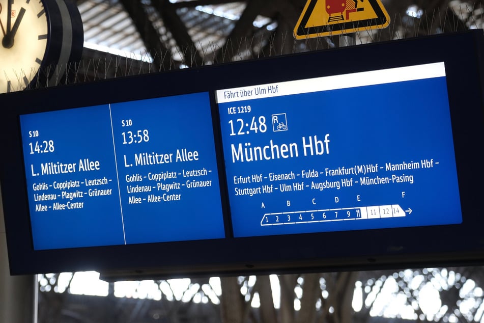 Wo ist mein Zug? Neue DB-Infomonitore in Bahnhöfen sollen Reisenden helfen
