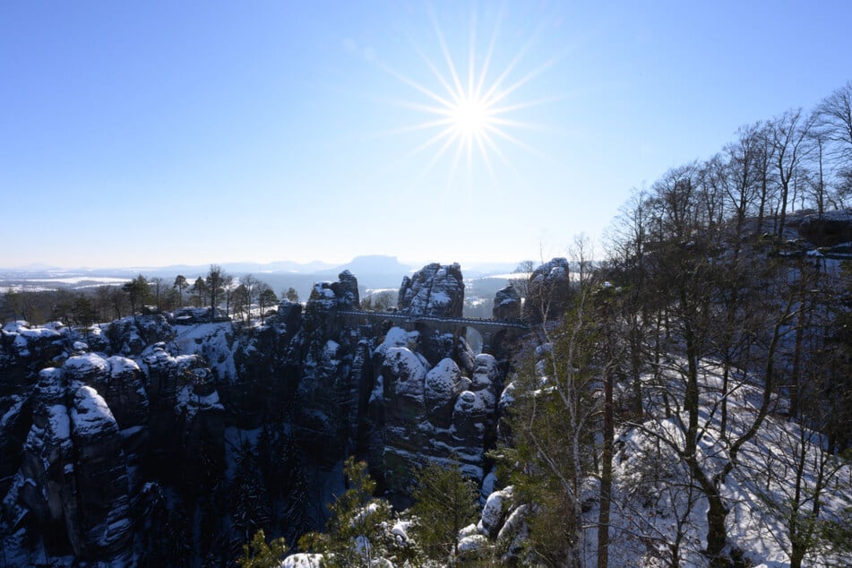 Die Allgemeinverfügung zu den Lockerungen im Landkreis Sächsische Schweiz/Osterzgebirge gilt zunächst bis zum 7. März.