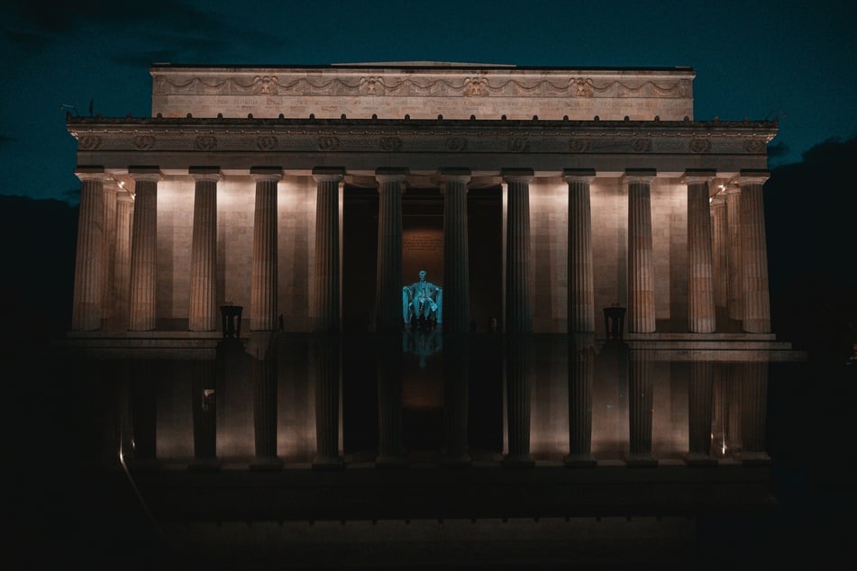 Trump reveals new plan to add "Trump promenade" to Lincoln Memorial
