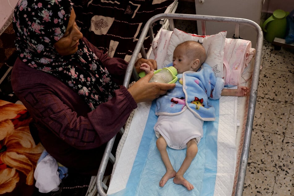 Israel is displaying "patterns of genocidal conduct" in Gaza, where it is bombing and starving the population, UN experts warned.