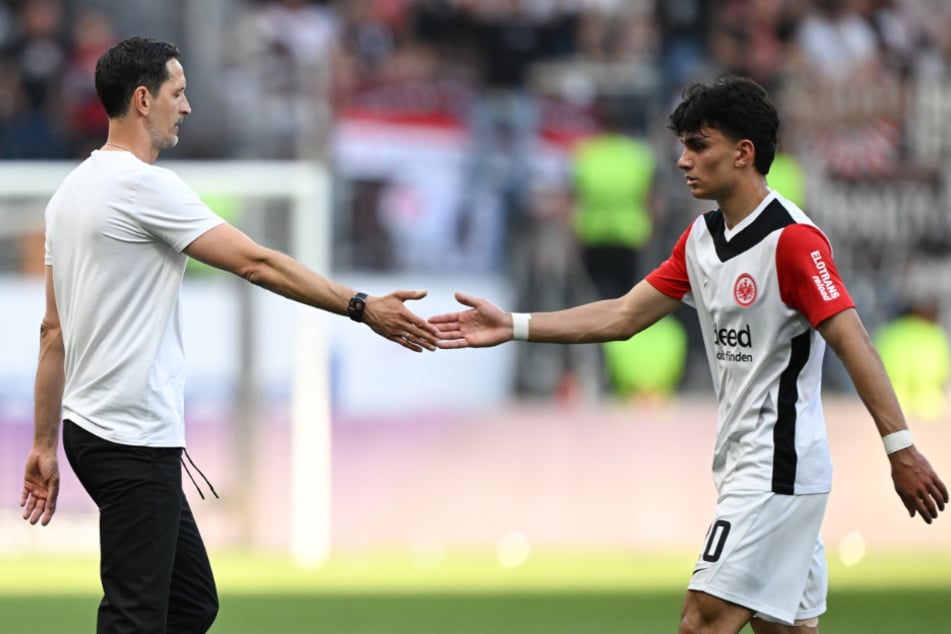 Dino Toppmöller (44, l.) kann wohl auch in der kommenden Saison auf die Dienste von Supertalent Can Uzun (19) bauen.