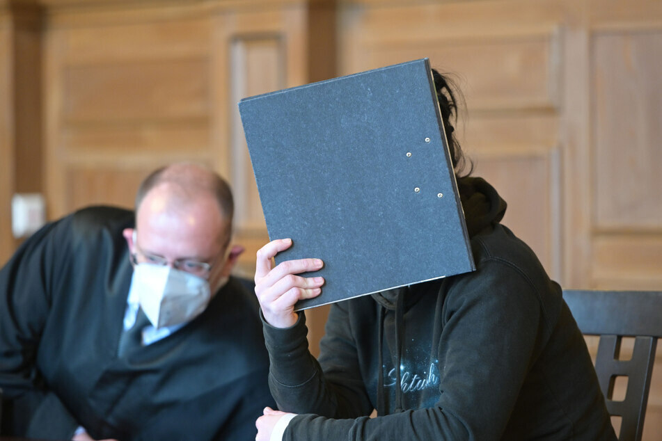 Die angeklagte Mutter hatte zum Prozessauftakt bestritten, dass das Kind bei der Geburt gelebt hatte.