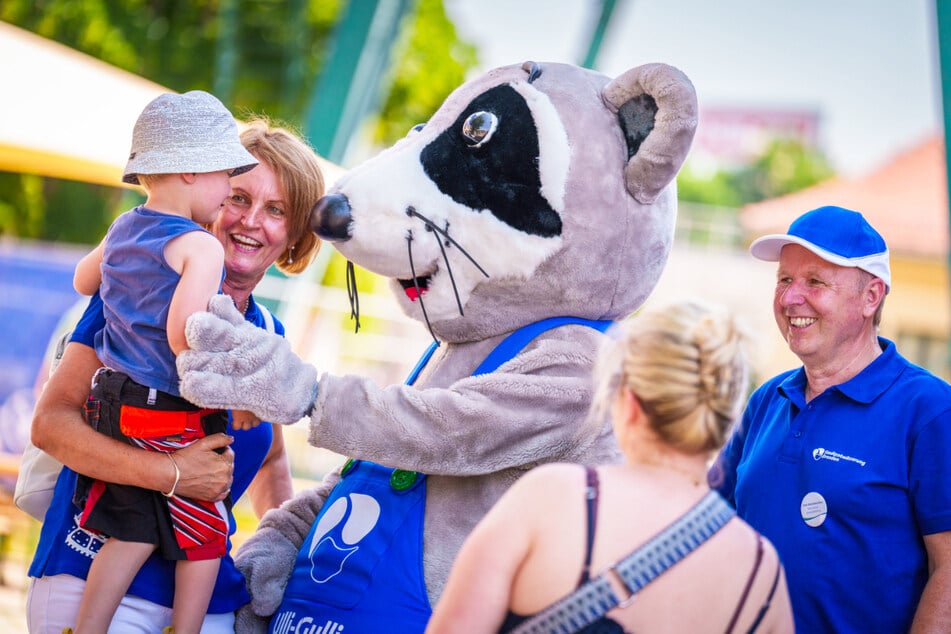 Kinder können sich außerdem auf Maskottchen Waschbär Ulli-Gulli freuen.