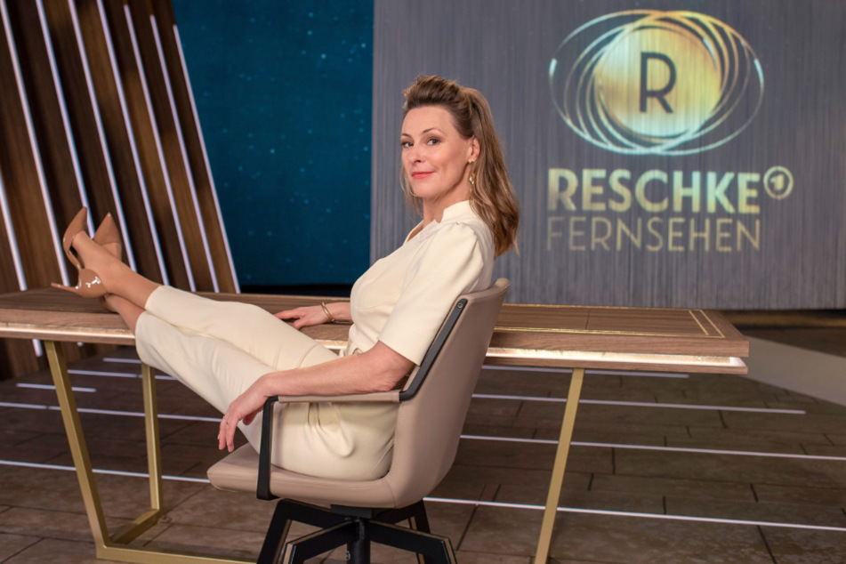 Anja Reschke (50) im Studio ihrer neuen Sendung "Reschke Fernsehen".