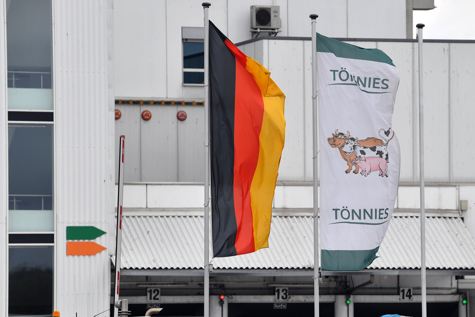 Tönnies-Angestellte aus NRW dürfen vorerst nicht im Schlachthof in Weißenfels (Sachsen-Anhalt) arbeiten.