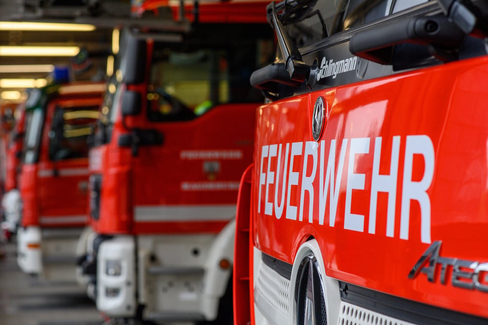 Die Feuerwehr rückte mit 70 Einsatzkräften zum Hausbrand aus. (Symbolfoto)