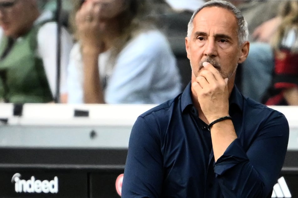 Plant Adi Hütter (56) am Samstagabend gegen RB Leipzig eine Systemumstellung? Der Österreicher ließ sich bei der Pressekonferenz vor dem Spiel nicht in die Karten schauen.