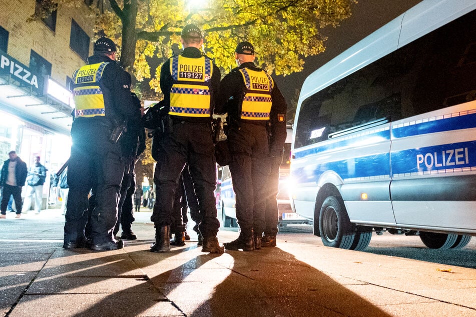 Die Polizei wurde am Abend und in der Nacht zu dutzenden Einsätzen gerufen. (Symbolbild)