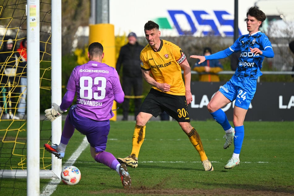 Im Testspiel gegen den FK Mlada Boleslav erzielte Stefan Kutschke (37, M.) das Siegtor. In seiner wohl letzten Saison in der 2. Bundesliga wartet er noch auf einen Treffer.