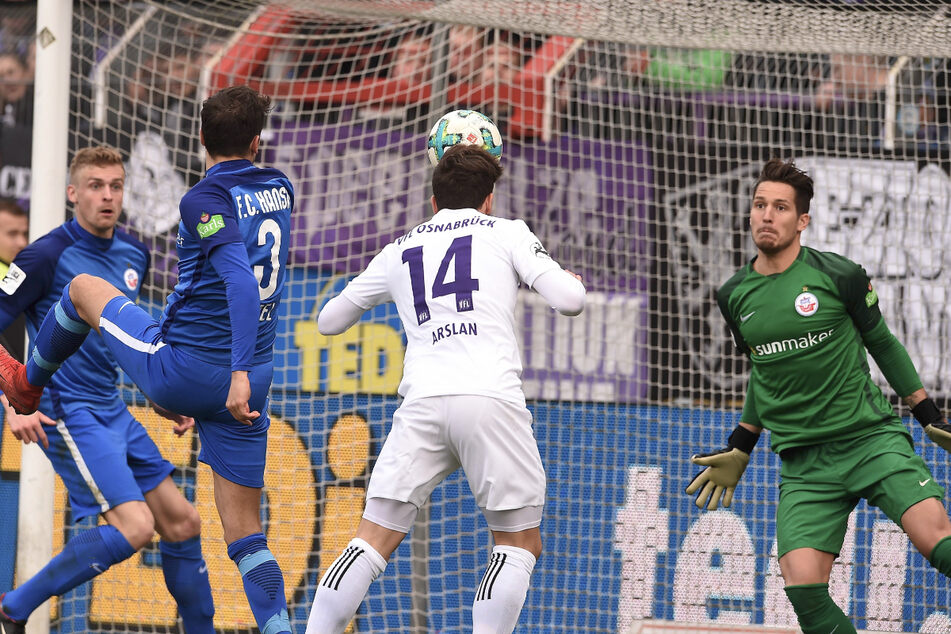 Eins seiner drei Tore für den VfL Osnabrück: Ahmet Arslan köpfte zum 1:1 gegen Hansa Rostock ein. Am Sonntag kann er das Leder gern in das Gehäuse des VfL bugsieren. (Archivbild)