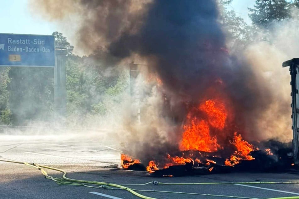 Unfall A5: A5 komplett gesperrt, Stadt warnt: Brennender Lkw legt Verkehr lahm