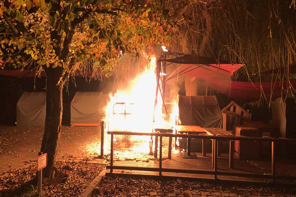 Mehrerer Strandkörbe fackelten in Buxtehude ab.
