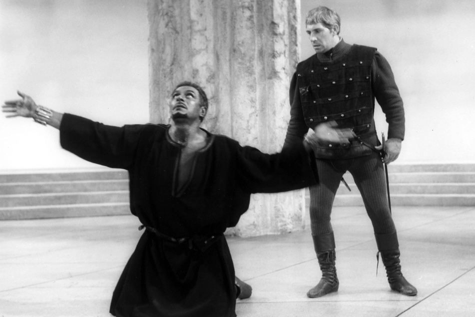 English film and stage actor Laurence Olivier (l.) played William Shakespeare's Othello in blackface.
