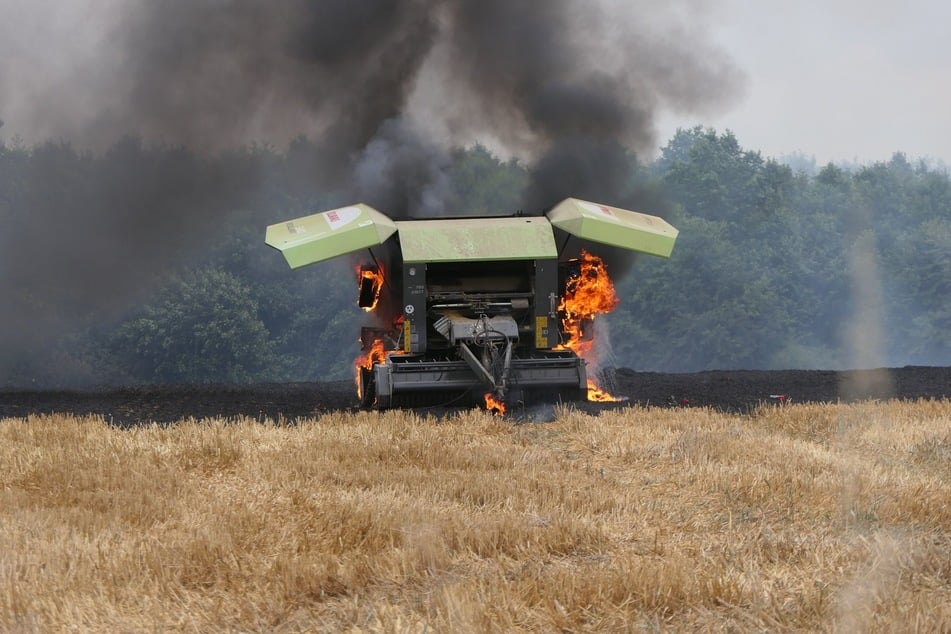 Wieso die Maschine in Brand geraten war, ist noch unklar.