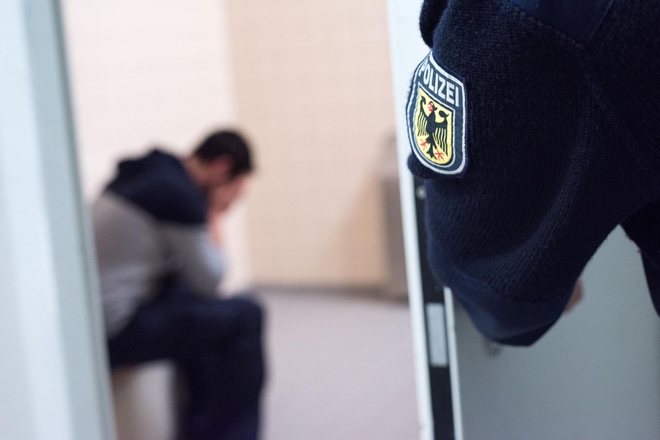 Die Bundespolizei hat am Donnerstag am Flughafen Düsseldorf einen Haftbefehl gegen einen Mann vollstreckt (Symbolbild).
