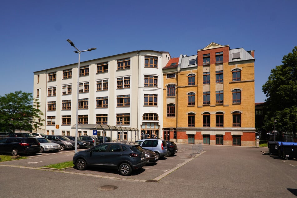 Das Sozialamt in Striesen (Junghansstraße 2) wurde umgebaut, dient nun als zentrale Anlaufstelle.