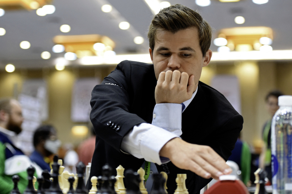 Betrügt Hans Niemann beim Schach? Jetzt spricht Weltmeister Carlsen