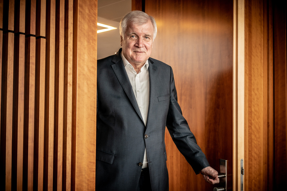 Bundesinnenminister Horst Seehofer (71, CSU) hat seine Corona-Infektion gut überstanden.