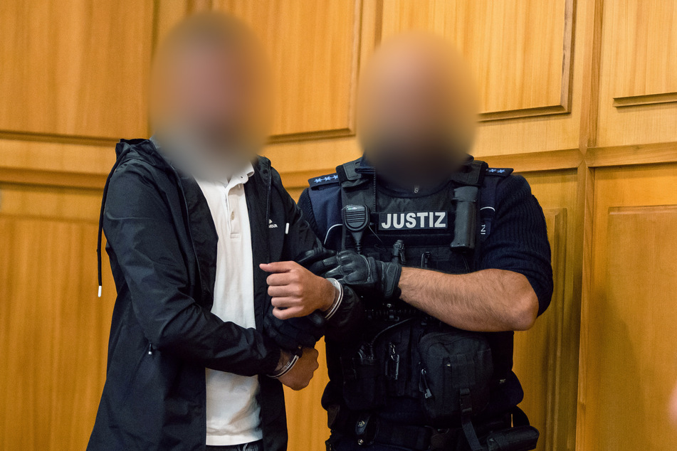 Beide Angeklagte wurden am Montagmorgen in das Landgericht Heilbronn geführt.