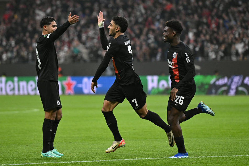 Nur drei Minuten nach dem 2:0 konnten die Adlerträger erneut jubeln: Omar Marmoush erzielte mit dem 3:0 (30.) bereits seinen sechsten Pflichtspieltreffer für die Hessen.