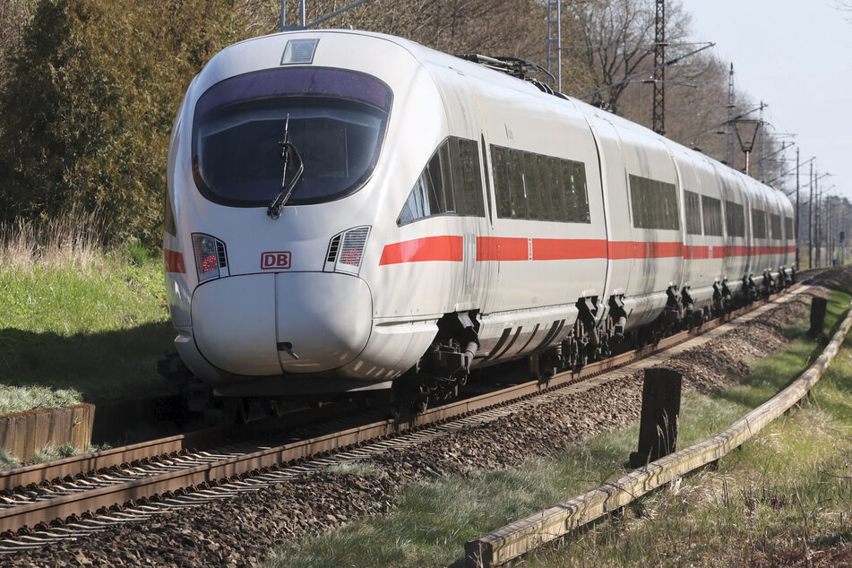 Der ICE war auf der Strecke zwischen Braunschweig und Magdeburg falsch abgebogen. (Symbolbild)