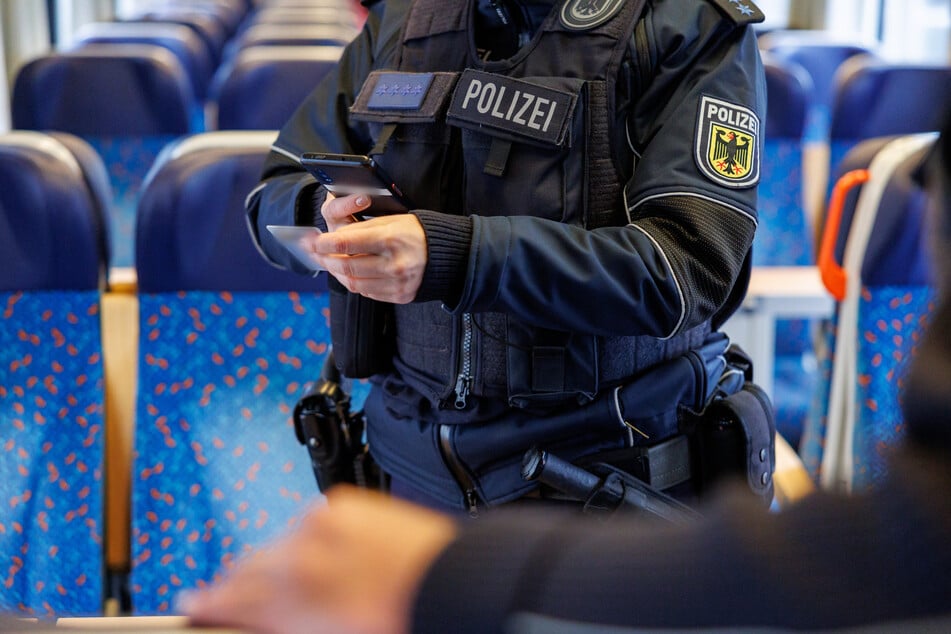 Blöd gelaufen: ICE-Fahrt ohne Ticket endet für 47-Jährigen im Knast