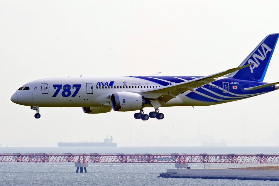 Die Boeing 787 der japanischen All Nippon Airways musste beim Landeanflug wieder durchstarten und konnte erst etwa eine Viertelstunde später landen. (Archivbild)