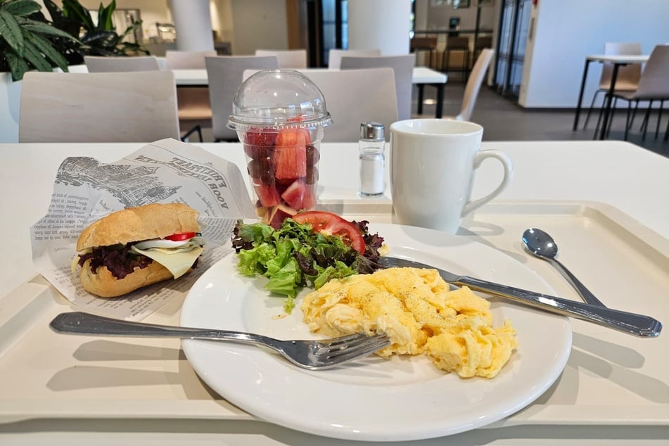 Im Restaurant gibt es Frühstück und Mittagessen.