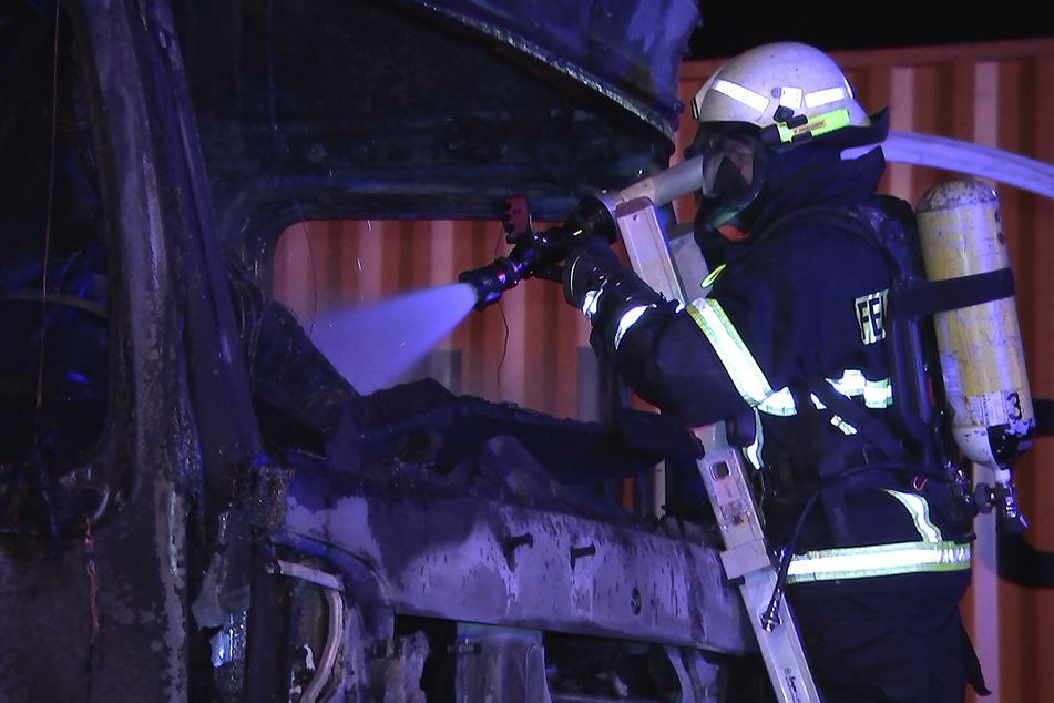 Einsatzkräfte der Feuerwehr brachten den Brand unter Kontrolle.